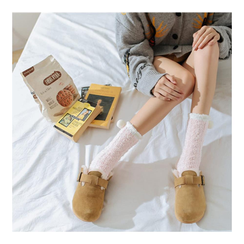 6er Set Damen Stoppersocken - Korallen-Fleece-Plüschsocken für ein flauschiges Weihnachtsfest - Ideales Geschenk für Familie und Freunde