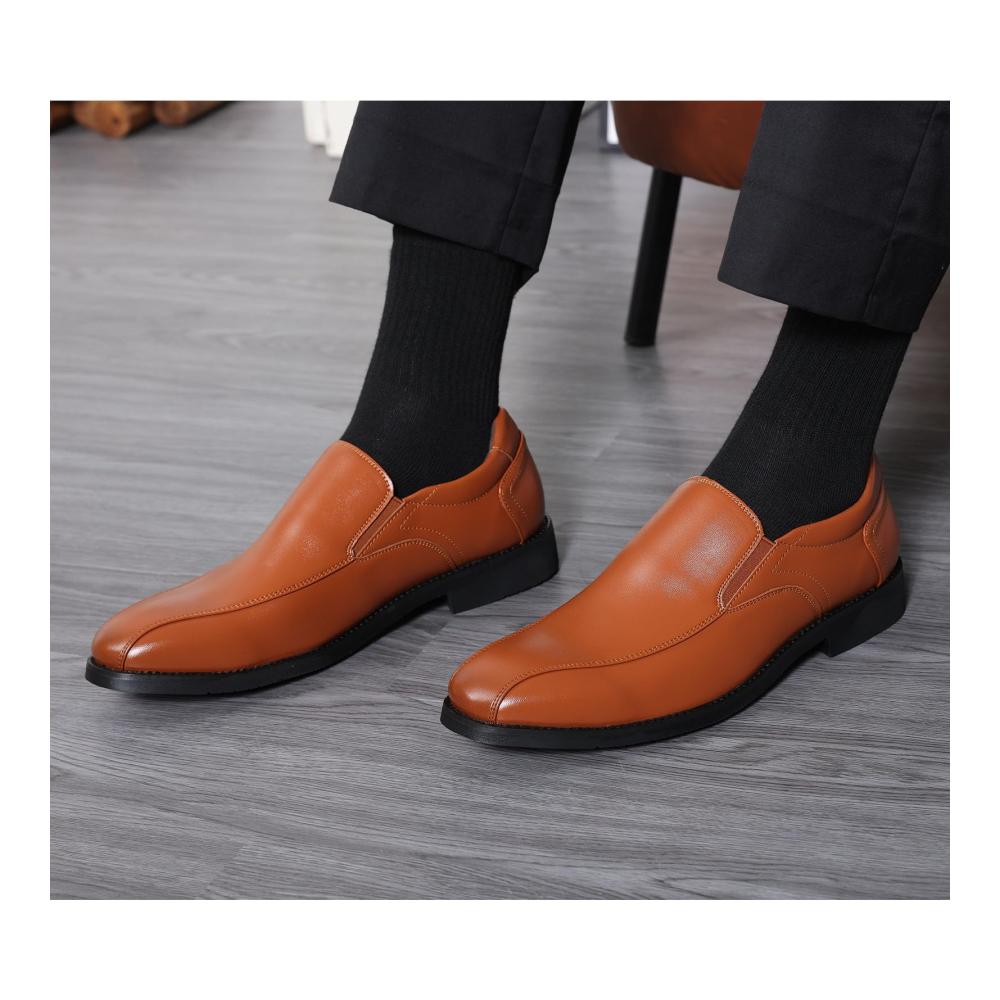 Herren Slipper & Mokassins Elegante Polierte Leder-Loafers für formelle Anlässe
